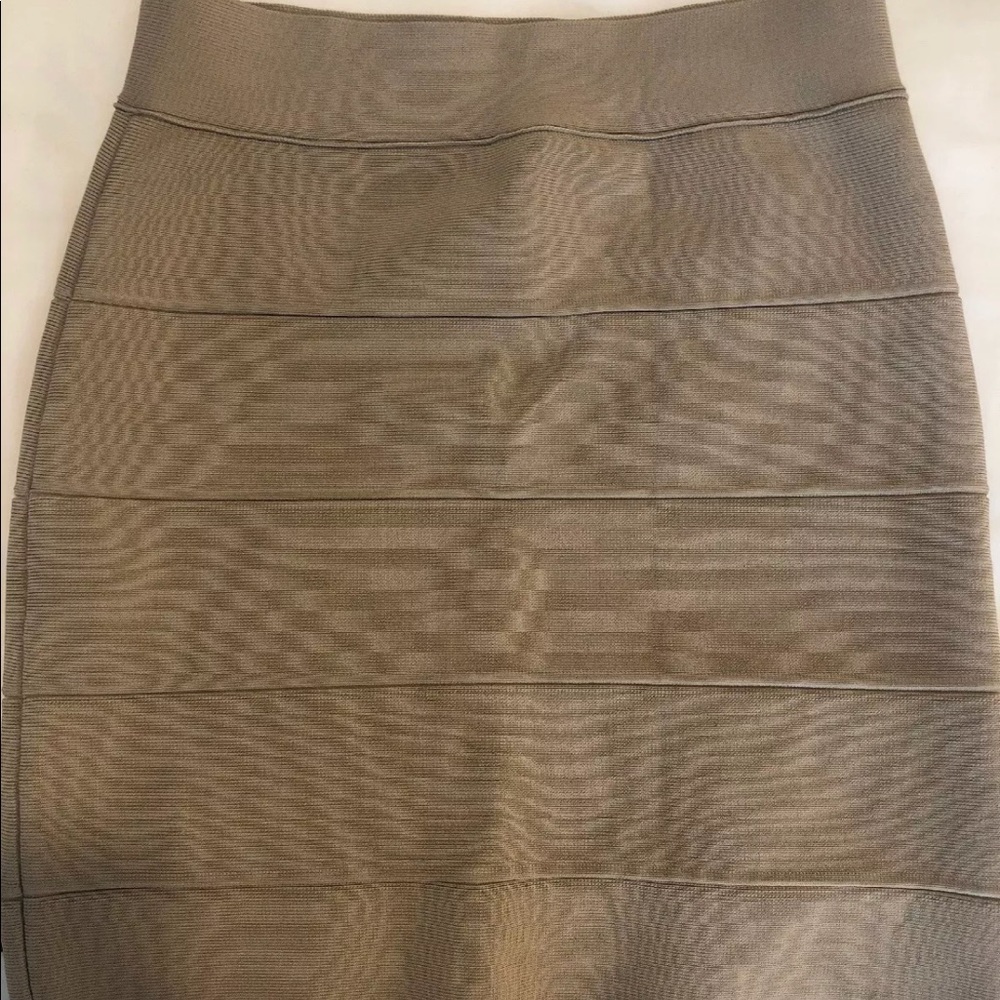 Bcbg max azria tan bodycon pencil skirt size M